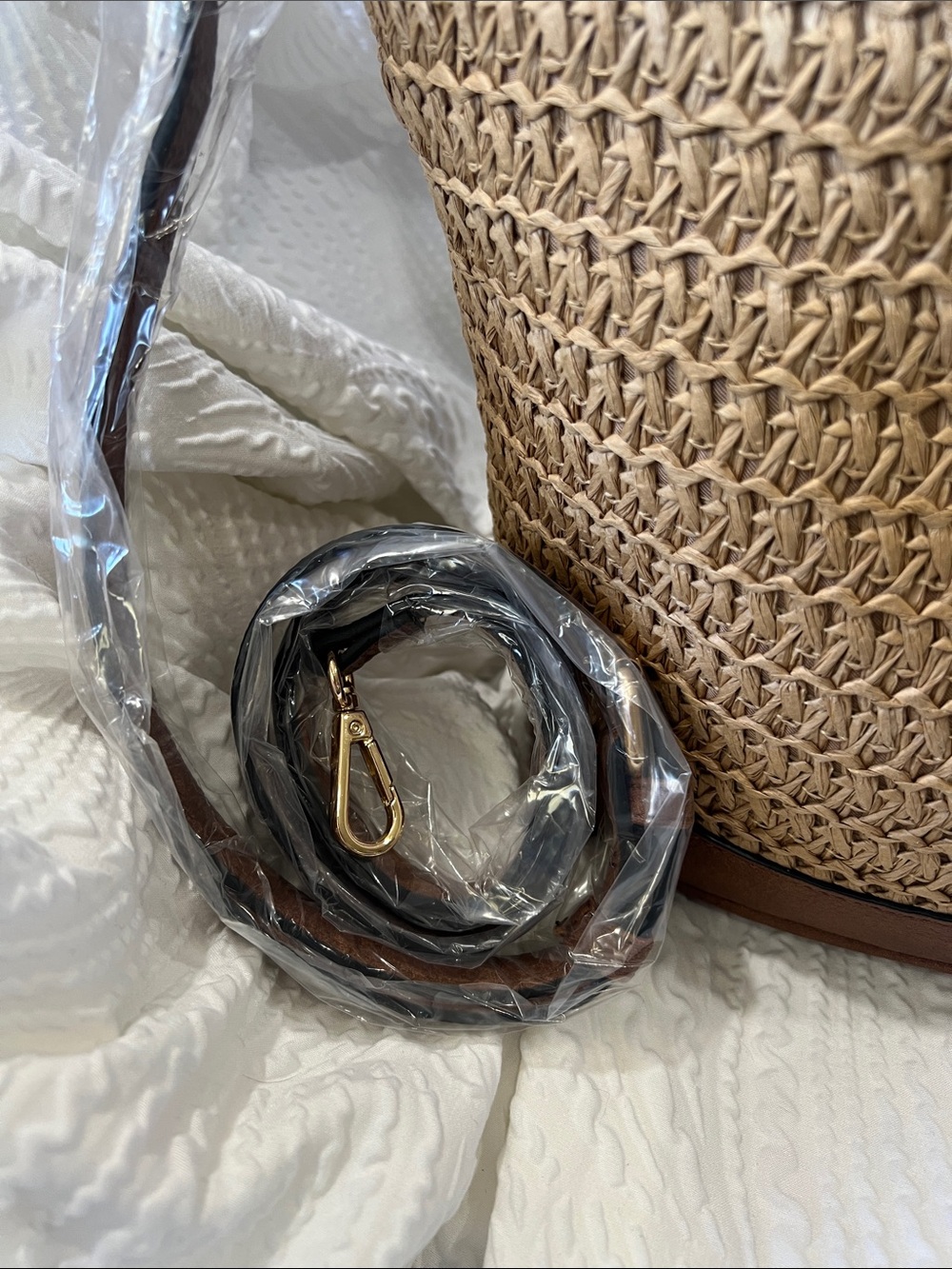 NEW Tommy Bahama Woven Straw Bucket Bag!!! - Picture 2 of 5